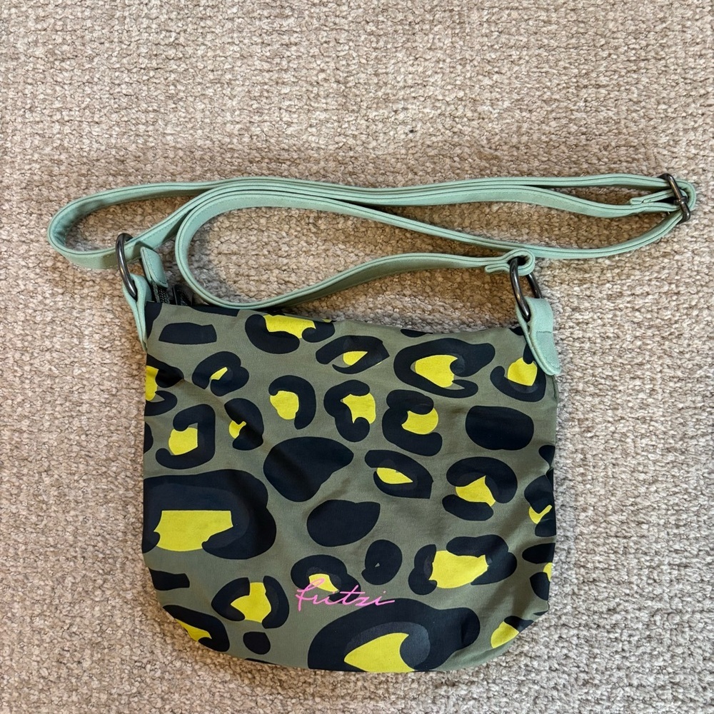 Fritzi aus Preuben Crossbody Bag in Leo Neo Print​